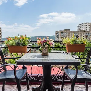 https://hotel-sr.alltbilisihotels.com